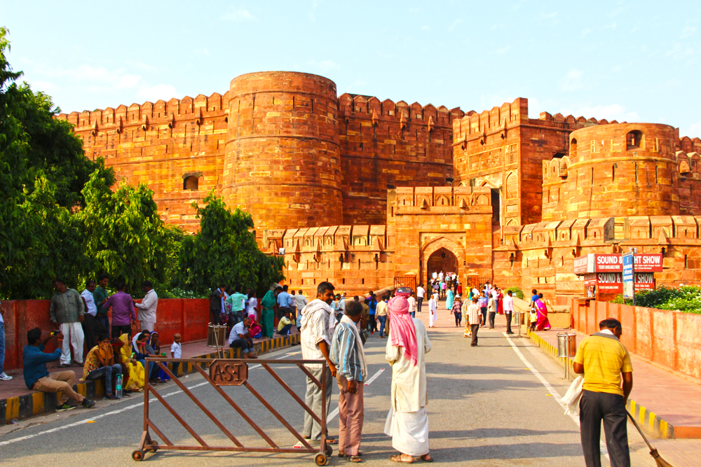 agra-fort-facade-red-bricks-india