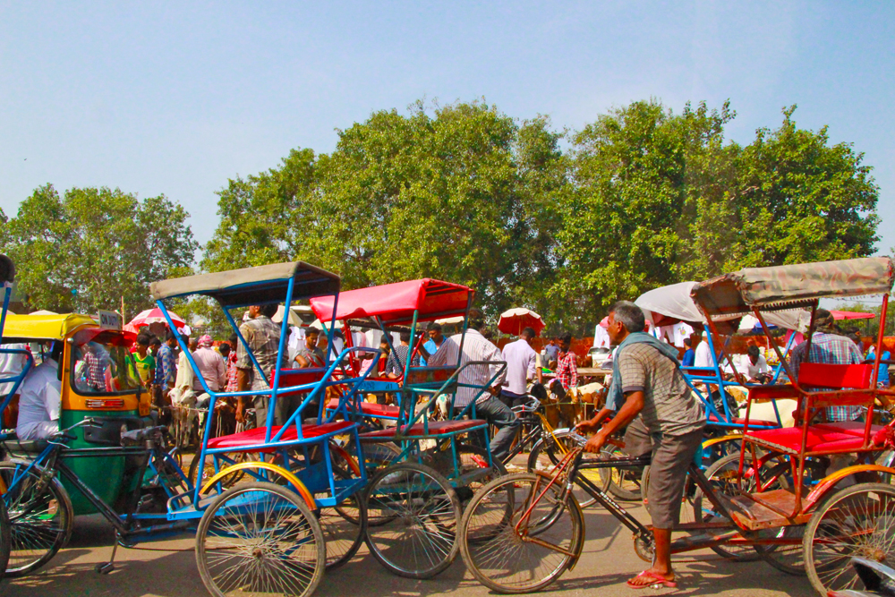 delhi-roads-street-vendors-bicycle-traffic