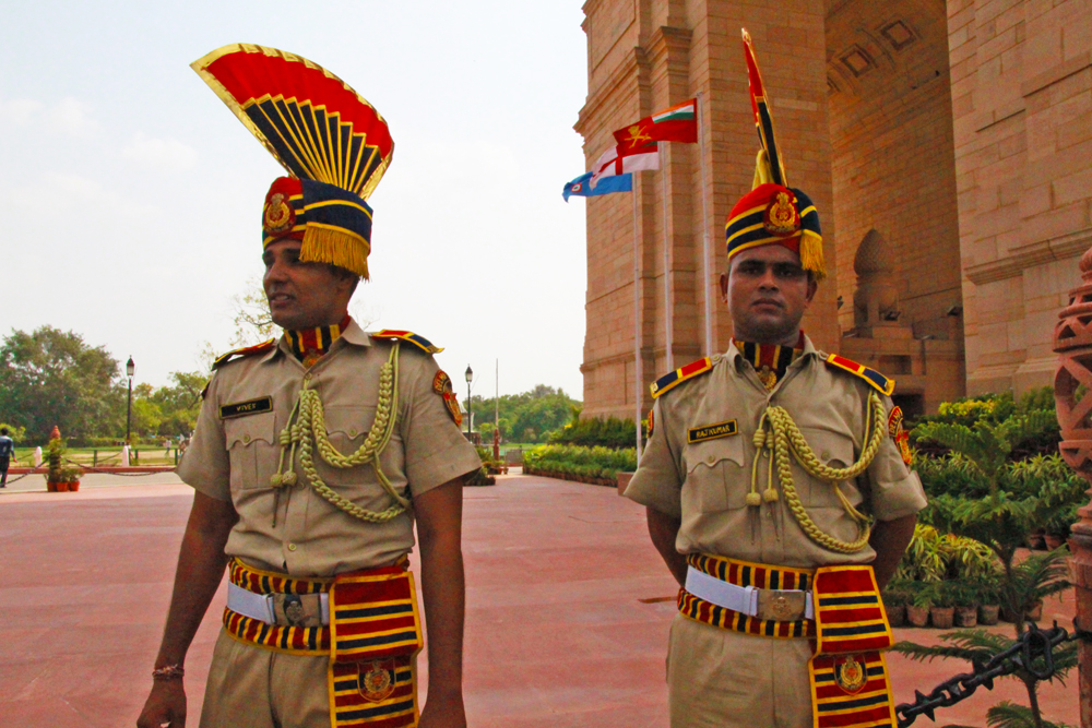 indian-guards-in-in-india-gate-delhi-in-uniform