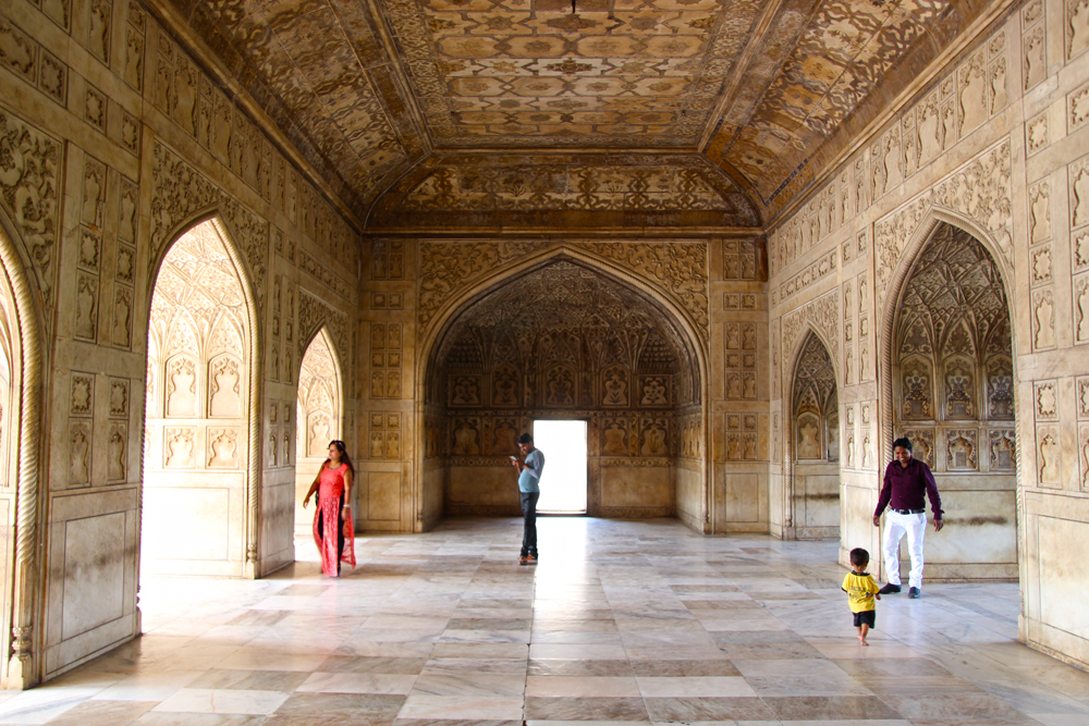 inside-red-fort-palace-of-shah-jahan-india