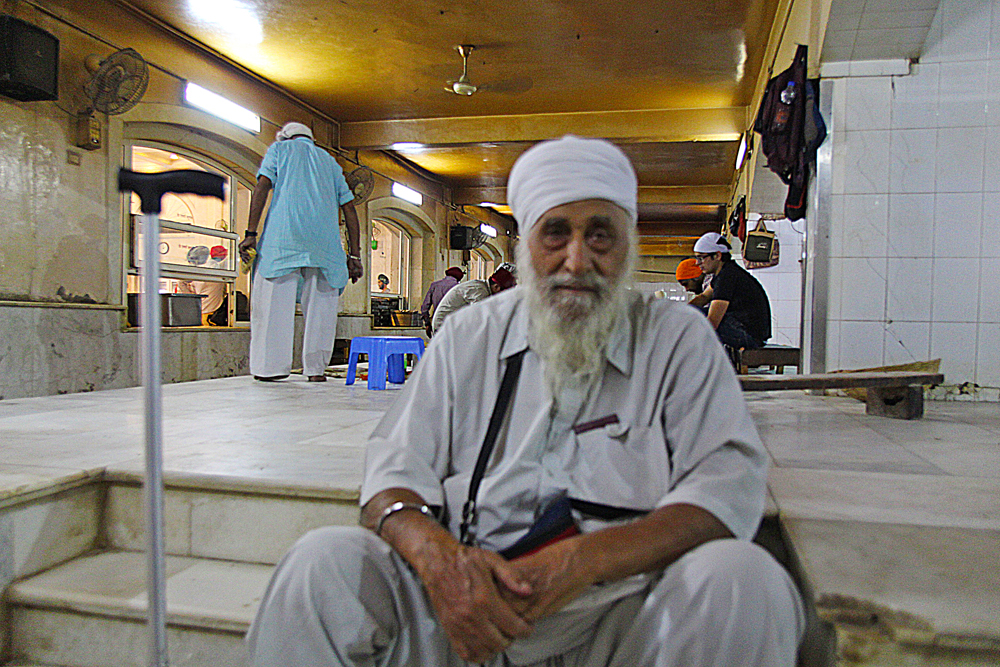 sikh-punjabi-volunteer-in-delhi-center