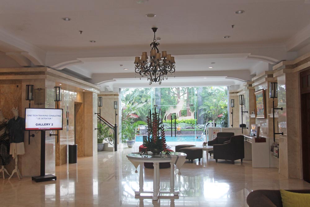 gallery-prawirotaman-hotel-yogyakarta-indonesia-hotel-lobby-pool